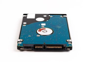 Dizüstü bilgisayarın sabit diski. Dizüstü bilgisayar 2.5 inç Sata harddisk beyaz bir arka plan üzerinde izole