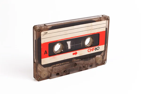 Klassiskt kassettband. Gammalt kassettband. Kassettband på vit bakgrund. — Stockfoto