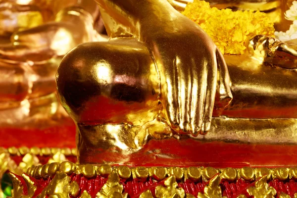 Buddha kézzel szobrok, arany keze buddha, közelről kezét az arany buddha, Thaiföld, Asia. — Stock Fotó