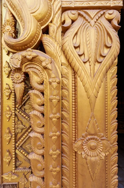 Wood carving on the wall in Myanmar. Myanmar carving on golden wall. — Stock Photo, Image