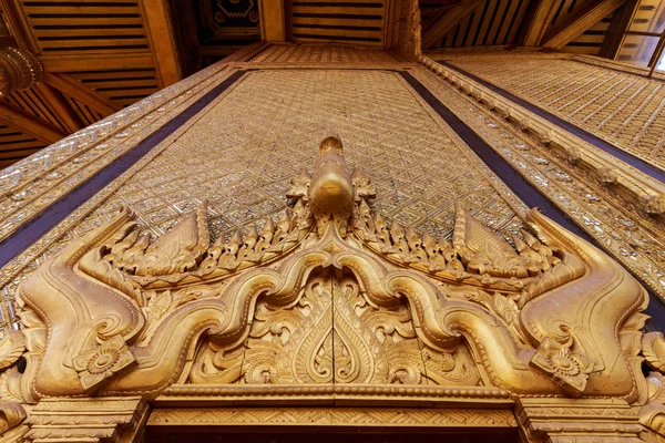 O palácio do rei em Myanmar no passado. Kambawzathardi palácio dourado. Palácio Kambodza Thadi, Palácio Kanbawzathadi em Bago, Mianmar . — Fotografia de Stock