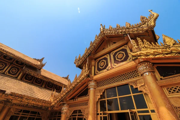 O palácio do rei em Myanmar no passado. Kambawzathardi palácio dourado. Palácio Kambodza Thadi, Palácio Kanbawzathadi em Bago, Mianmar . — Fotografia de Stock