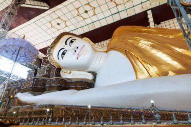Shwethalyaung dev (uyku Buda) Myanmar içinde yatan Buda.