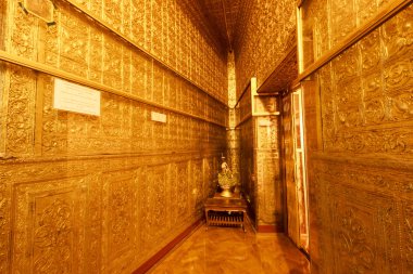 Botataung Selami Pagoda Rangoon (Yangon), Myanmar içinde altın odasında.