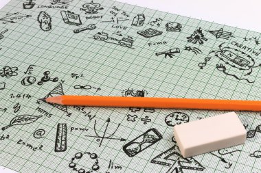 Kopya alanı ile dizüstü bilgisayar üzerinde Eğitim kroki tasarımı. Eğitim kavramı düşünme doodles simgeler ayarlayın. Eğitim simgeleri okul arka plan seti.