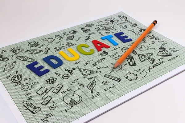 Diseño de bocetos educativos en cuaderno con espacio para copias. Concepto de educación pensamiento garabatos iconos conjunto. Fondo escolar de iconos de la educación conjunto . — Foto de Stock