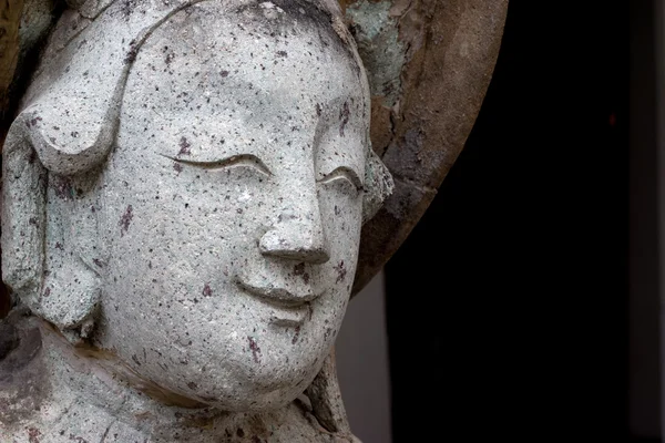 Közelképek szobor a kínai kő baba arc. — Stock Fotó