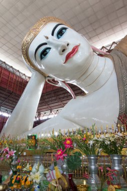 Yangon büyük ve güzel gözlü Buda uzanmış büyük Buda, Shwethalyaung yatan Buda veya Chauk htat gyi.