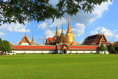 Zümrüt Buda Tapınağı; tam resmi adı Wat Phra Si Rattana Satsadaram Bangkok, Tayland
