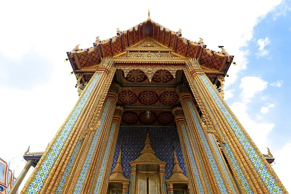 Tempel des Smaragdbuddha; vollständiger offizieller Name wat phra si rattana satsadaram in Bangkok, Thailand — Stockfoto