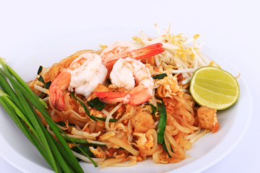 Stir Fried Tay Noodles: Pad Tay A favori Tay heyecan kızartma yemek şehriye.