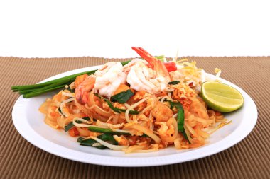 Stir Fried Tay Noodles: Pad Tay A favori Tay heyecan kızartma yemek şehriye.