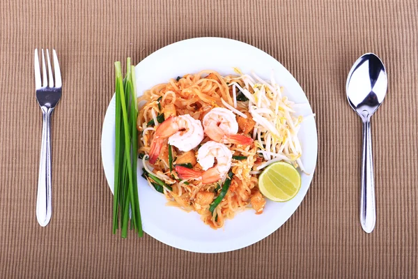 Stir Fried Thai Noodles: Pad Thai. A favorite Thai stir fry noodle dish — Stock fotografie