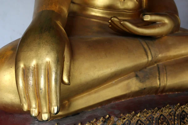 Hand of Golden Buddha statue stucco in different posture in long corridor in Wat Pho Buddhist Temple, Bangkok, Thailand — Stock Fotó