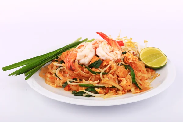 Stir Fried Thai Noodles: Pad Thai. A favorite Thai stir fry noodle dish — Zdjęcie stockowe