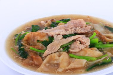 Bir kremalı sos sos geniş Noodles: Çince ve Tay tarzı yiyecek. Tay dilinde 