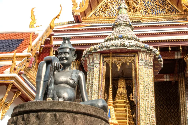 Pustelnik lekarz medycyny posąg w Wat Phra Kaew, Rozciągacz Szmaragdowej Buddy, Bangkok, Tajlandia — Zdjęcie stockowe