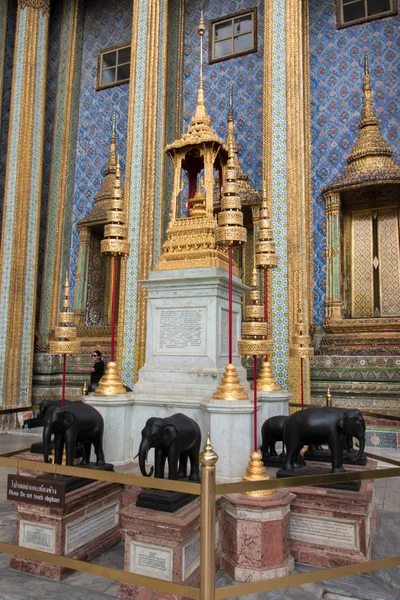 殿的翡翠佛;正式名称 Wat Phra 寺拉达纳 Satsadaram 在曼谷，泰国 — 图库照片