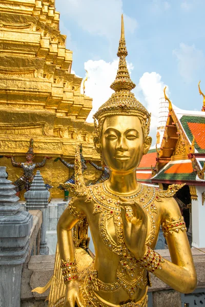 Thajské úhel socha, Kateřina socha ve Wat Phra Kaew, Chrám smaragdového Buddhy, Bangkok, Thajsko — Stock fotografie