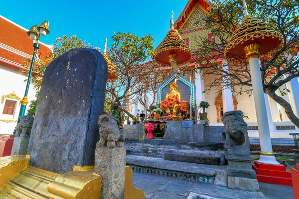 Socha krále Taksin v Thonburi Wat Intharam (Wat Bang Yi Ruea Nok), Bangkok Thajsko — Stock fotografie