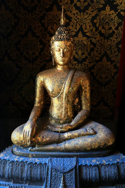 Buddha szobor Wat Intharam - a régi Uposatha a Wat Bang Yi Ruea Nok Thonburi, Bangkok, Thaiföld — Stock Fotó