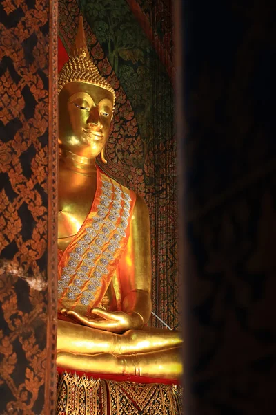Buddha szobor Wat Intharam - a régi Uposatha a Wat Bang Yi Ruea Nok Thonburi, Bangkok, Thaiföld — Stock Fotó