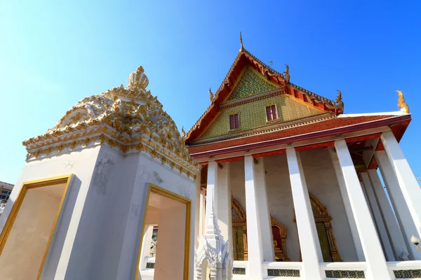 Capela em Wat Intharam - A velha Uposatha de Wat Bang Yi Ruea Nok Thonburi, Bangkok Tailândia — Fotografia de Stock