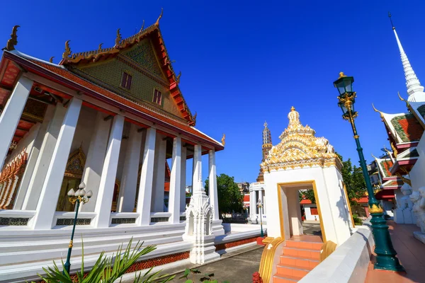 Capela em Wat Intharam - A velha Uposatha de Wat Bang Yi Ruea Nok Thonburi, Bangkok Tailândia — Fotografia de Stock