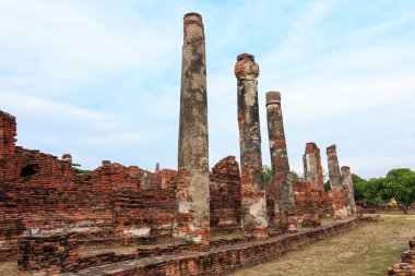 Güzel Antik Tapınağı, bir kırık Buda Stupa Ayutthaya, Tayland (Phra Nakhon Si Ayutthaya Wat Phra Sri Sanphet)