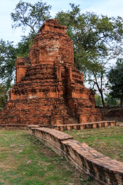 Asya dini mimari. Ayutthaya, Tayland (Phra Nakhon Si Ayutthaya Wat Phra Sri Sanphet Tapınağı'nda antik Budist pagoda Harabeleri)
