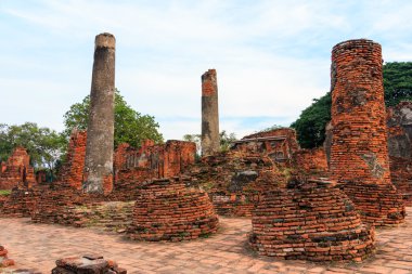 Güzel Antik Tapınağı, bir kırık Buda Stupa Ayutthaya, Tayland (Phra Nakhon Si Ayutthaya Wat Phra Sri Sanphet)