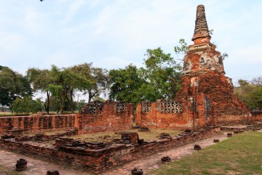Güzel Antik Tapınağı, bir kırık Buda Stupa Ayutthaya, Tayland (Phra Nakhon Si Ayutthaya Wat Phra Sri Sanphet)