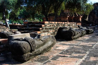 Heykel Buda kafa kalır ve Pagoda ve Kral Borommarachathirat II Ayutthaya Krallığı adlı Ratburana Tapınağı (yerel olarak Wat Ratburana biliyorum)
