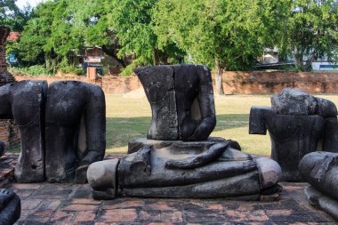 Heykel Buda kafa kalır ve Pagoda ve Kral Borommarachathirat II Ayutthaya Krallığı adlı Ratburana Tapınağı (yerel olarak Wat Ratburana biliyorum)