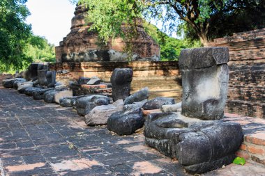 Heykel Buda kafa kalır ve Pagoda ve Kral Borommarachathirat II Ayutthaya Krallığı adlı Ratburana Tapınağı (yerel olarak Wat Ratburana biliyorum)