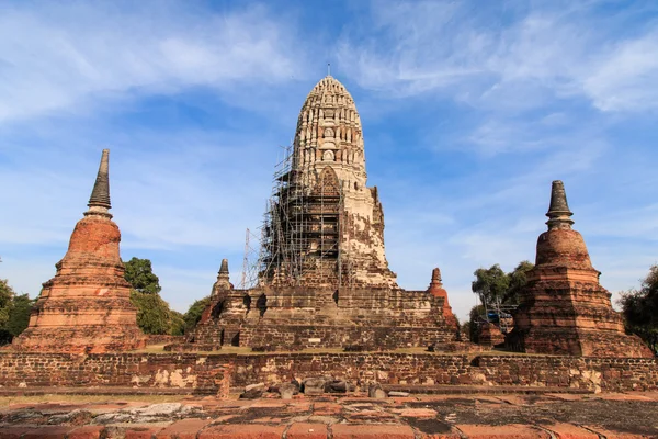 Pagoda of King Borommarachathirat II of the Ayutthaya Kingdom called Ratburana Temple (locally know as Wat Ratburana) — Stockfoto