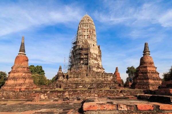 Pagode des Königs borommarachathirat ii des Ayutthaya-Königreichs genannt Ratburana-Tempel (lokal bekannt als wat ratburana) — Stockfoto