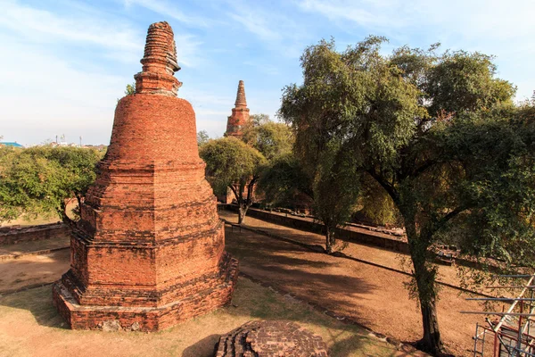 Budovatelské zůstávají Sanphet chrámu Wat Phra Sri v Ayutthaya, Thajsko (Phra Nakhon Si Ayutthaya) — Stock fotografie