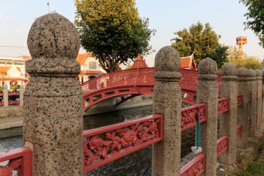 Tay tarzında, Bangkok, Tayland için mermer Tapınağı'nda bir kanal Bridge'de