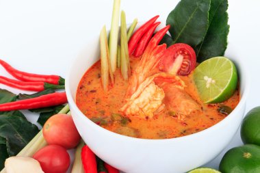 Tay çorbası (Tom Yum Goong limon ile karides)