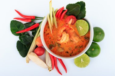 Tay çorbası (Tom Yum Goong limon ile karides)