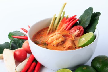 Tay çorbası (Tom Yum Goong limon ile karides)
