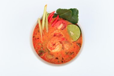 Tay çorbası (Tom Yum Goong limon ile karides)