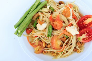 Tay gıda, tuzlu yumurta (Som Tum Tay Kai Kem) kahverengi kumaş arka plan ile Baharatlı yeşil papaya salatası