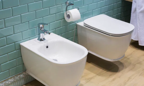 Interieur van de badkamer: toilet en bidet — Stockfoto