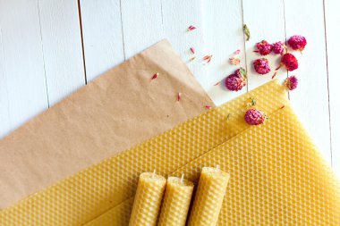 mum balmumu ve doğal kuru çiçekler yonca