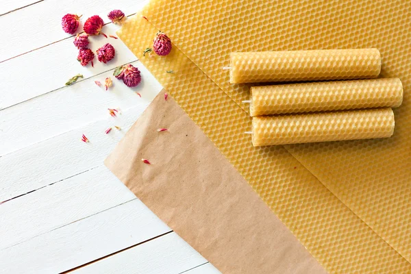 Candles from beeswax and natural dried flowers clover — Stock Photo, Image