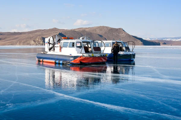 Hovercraft op het oppervlak van het Baikalmeer — Stockfoto