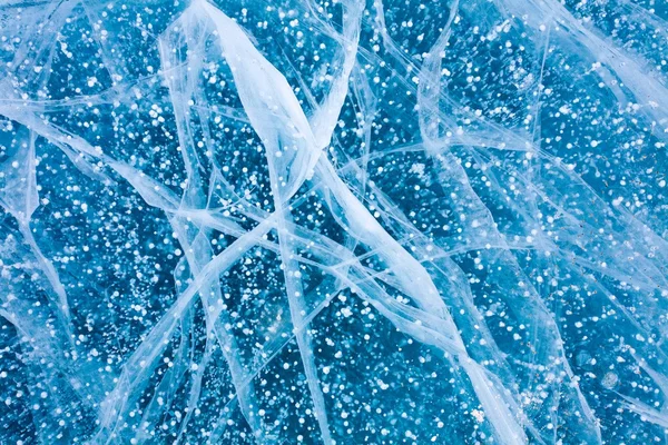Лід і тріщини на поверхні озера Байкал — стокове фото