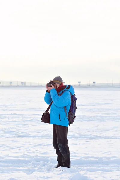 Fotógrafo profesional al aire libre en invierno —  Fotos de Stock